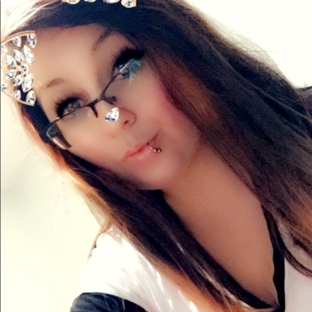 Meet your Posher, Crystal